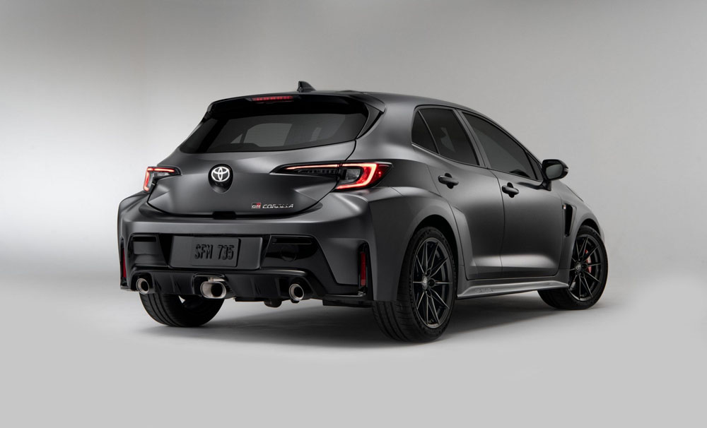 Toyota GR Corolla. Imagen estudio trasera.