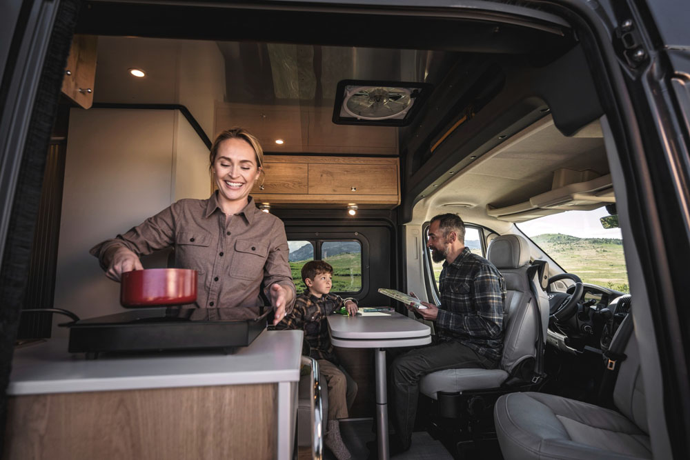 2023 Airstream Rangeline 15 Motor16