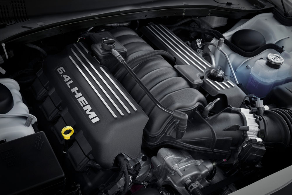 Chrysler 300C 6.4 V8 HEMI. Imagen motor.