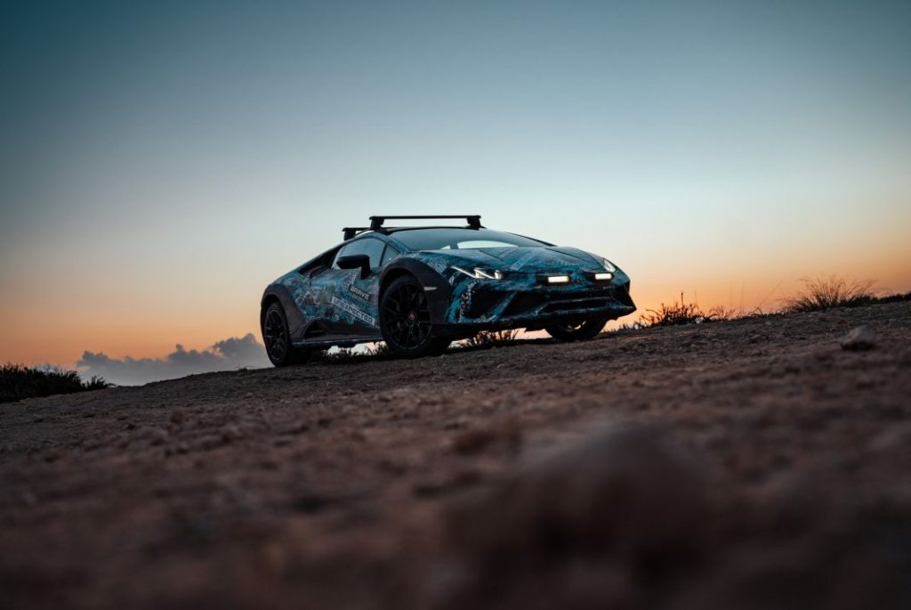 El Lamborghini Huracán más aventurero vuelve a salir al campo 1 Motor16 Lamborghini Huracán Sterrato Teaser. Imagen frontal.