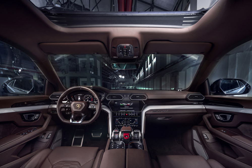 Lamborghini Urus S: la nueva versión light tiene 666 CV 3 Motor16 Lamborghini Urus S. Imagen interior.