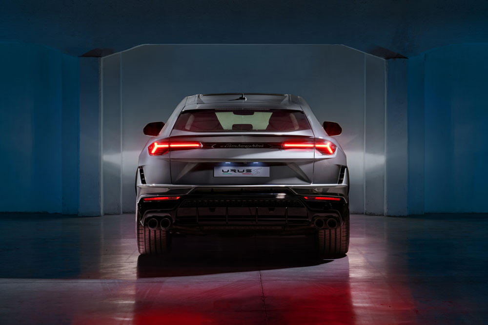 Lamborghini Urus S: la nueva versión light tiene 666 CV 2 Motor16 Lamborghini Urus S. Imagen estática trasera.