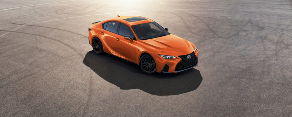Lexus actualiza su sensacional IS, incluido el 500 F Sport con su V8 2 Motor16 2023 Lexus IS. Imagen estática frontal.