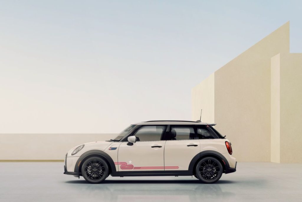 Mini celebra sus 20 años en EE.UU. con estos exclusivos Cooper S 24 Motor16 2023 MINI Cooper S 20 Years 21 Motor16