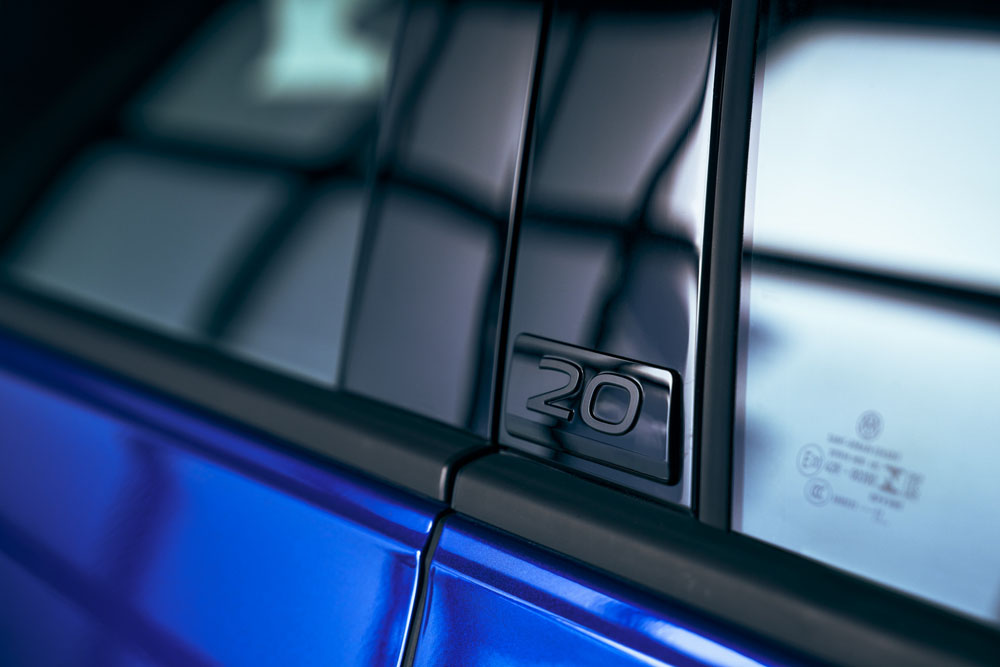 El Volkswagen Golf R 20 Aniversario pisa suelo americano 40 Motor16 2023 VW Golf R 20th Anniversary Edition US 38 Motor16