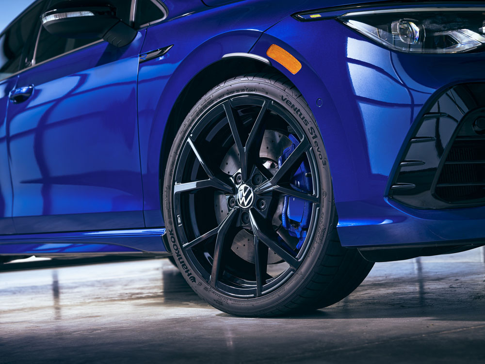 El Volkswagen Golf R 20 Aniversario pisa suelo americano 42 Motor16 2023 VW Golf R 20th Anniversary Edition US 50 Motor16