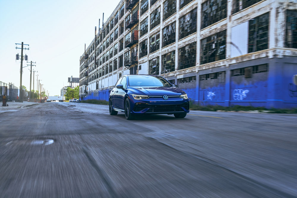 El Volkswagen Golf R 20 Aniversario pisa suelo americano 26 Motor16 2023 VW Golf R 20th Anniversary Edition US 8 Motor16