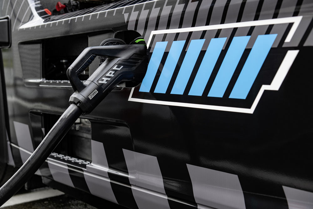 El futuro camión eléctrico de Mercedes-Benz promete 500 km de autonomía 34 Motor16 2024 Mercedes eActros LongHaul 32 Motor16