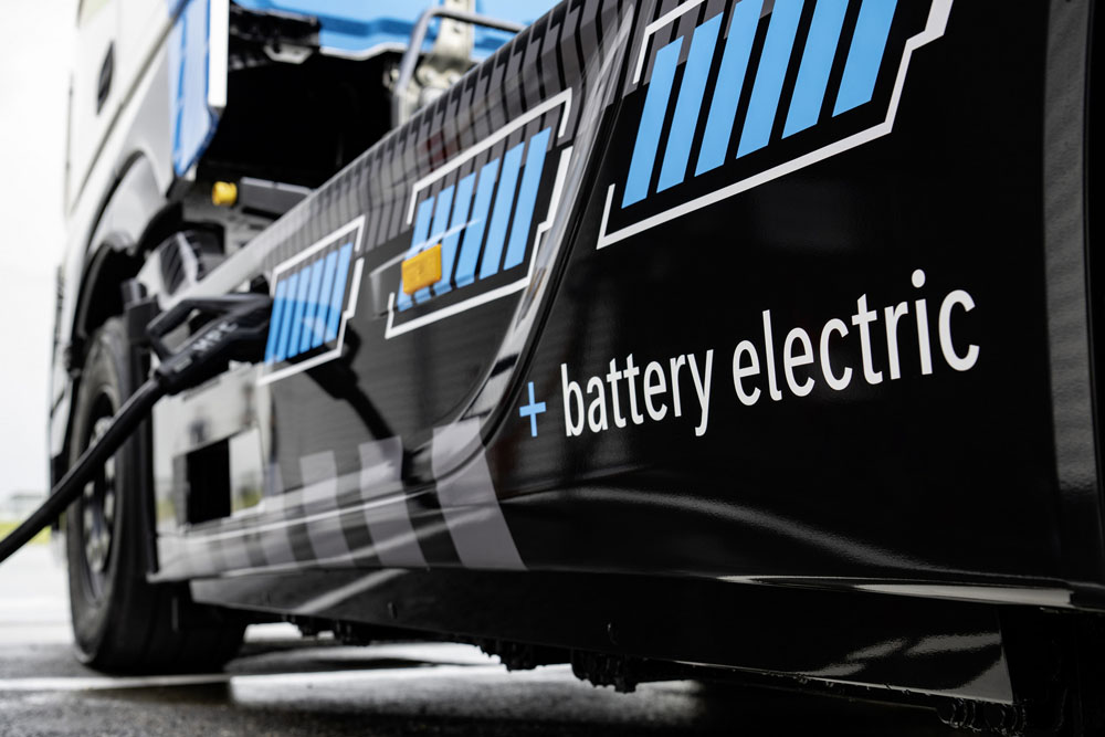 El futuro camión eléctrico de Mercedes-Benz promete 500 km de autonomía 35 Motor16 2024 Mercedes eActros LongHaul 33 1 Motor16