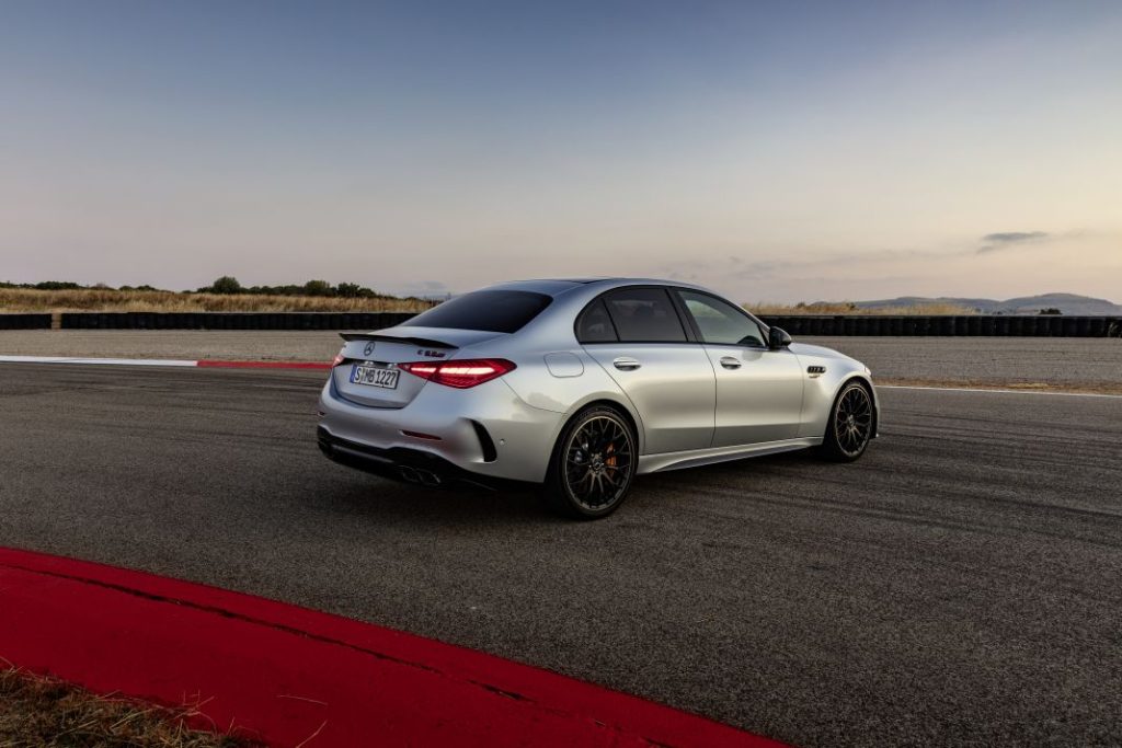 Mercedes razreda C 63 SE Performance, z modulom motorja F1 2 Engine16 Mercedes C 63 SE Performance
