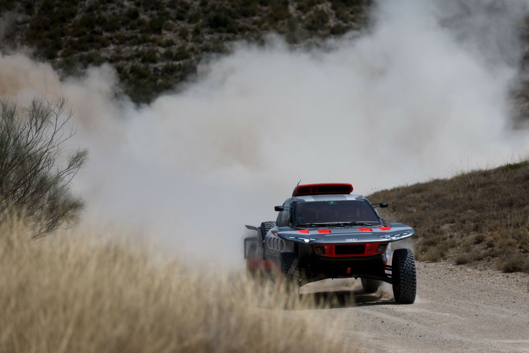 Audi vuelve a soltar a la bestia por el desierto, su presa: el Dakar 12 Motor16 A224563 medium Motor16
