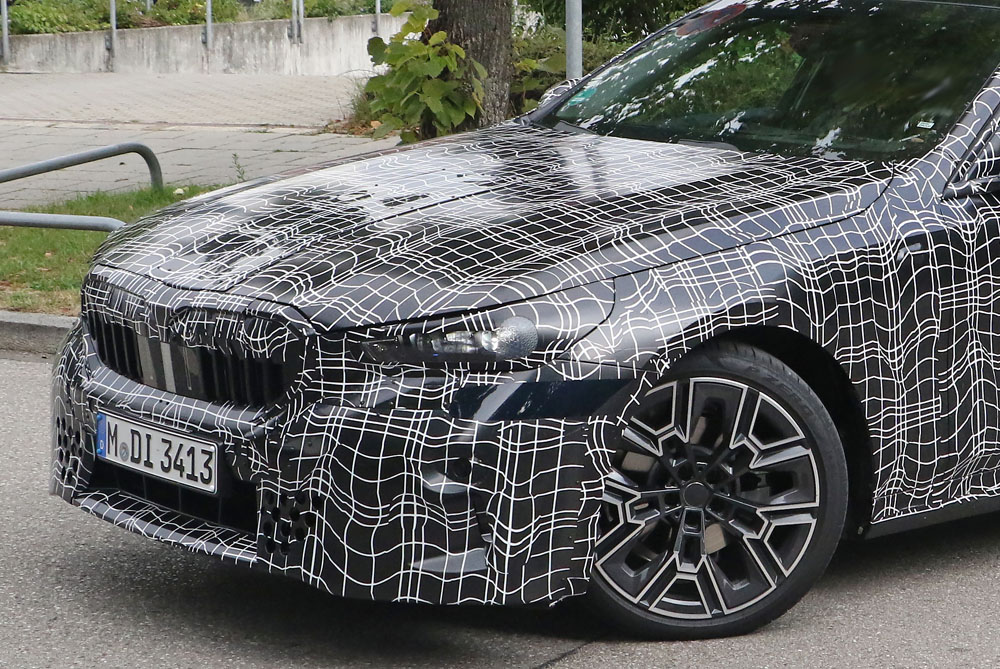 El BMW Serie 5 de la próxima generación empieza a mostrar sus formas 15 Motor16 BMW 5 Series less camo 12 Motor16