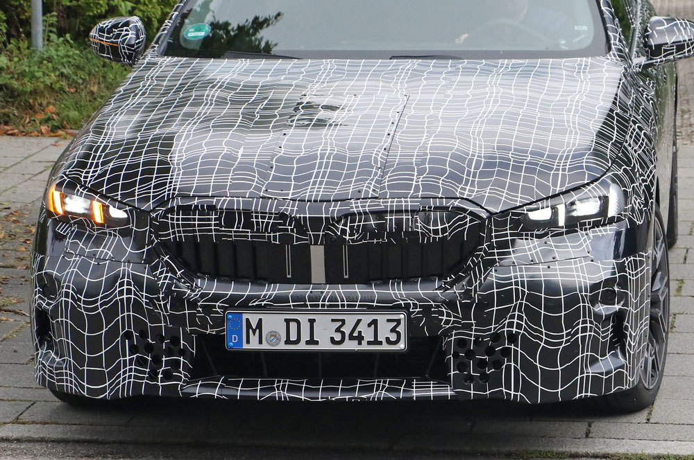 El BMW Serie 5 de la próxima generación empieza a mostrar sus formas 3 Motor16 BMW 5 Series less camo 7 Motor16