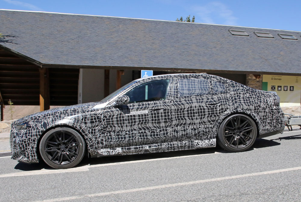 El BMW M5 empieza a mostrar su cara 16 Motor16 BMWM5 open front 13 Motor16