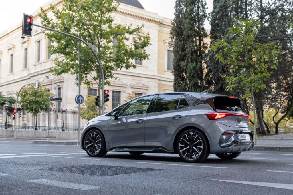 Más lejos y más rápido con el nuevo Cupra Born 16 Motor16 CUPRA Born e Boost Battery Pack 18 low Motor16