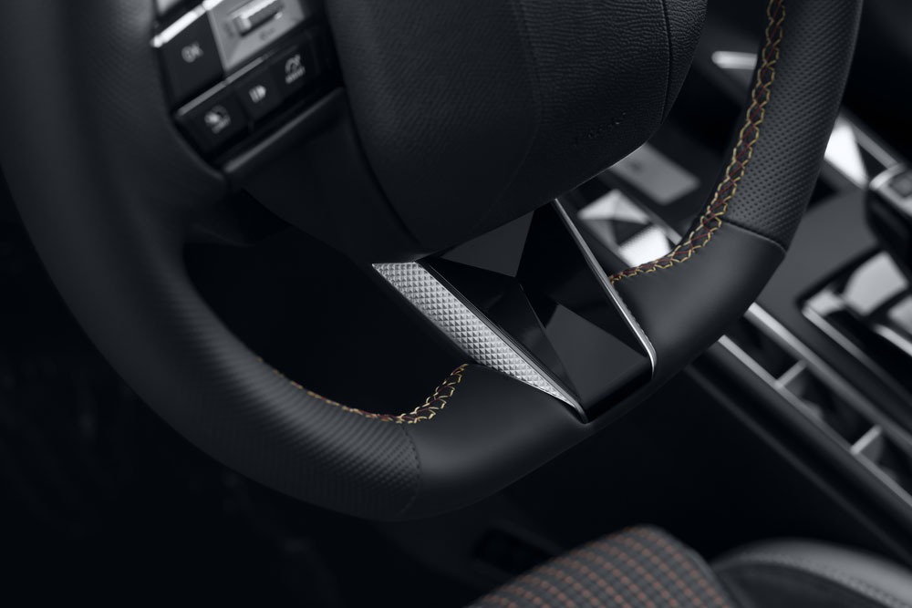 Más rendimiento eléctrico para el renovado DS 3, el SUV urbano más elegante 15 Motor16 DS 3 2022 11 Motor16