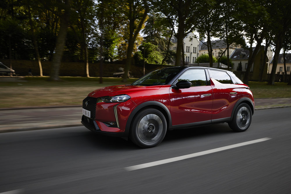 Más rendimiento eléctrico para el renovado DS 3, el SUV urbano más elegante 9 Motor16 DS 3 2022 5 Motor16