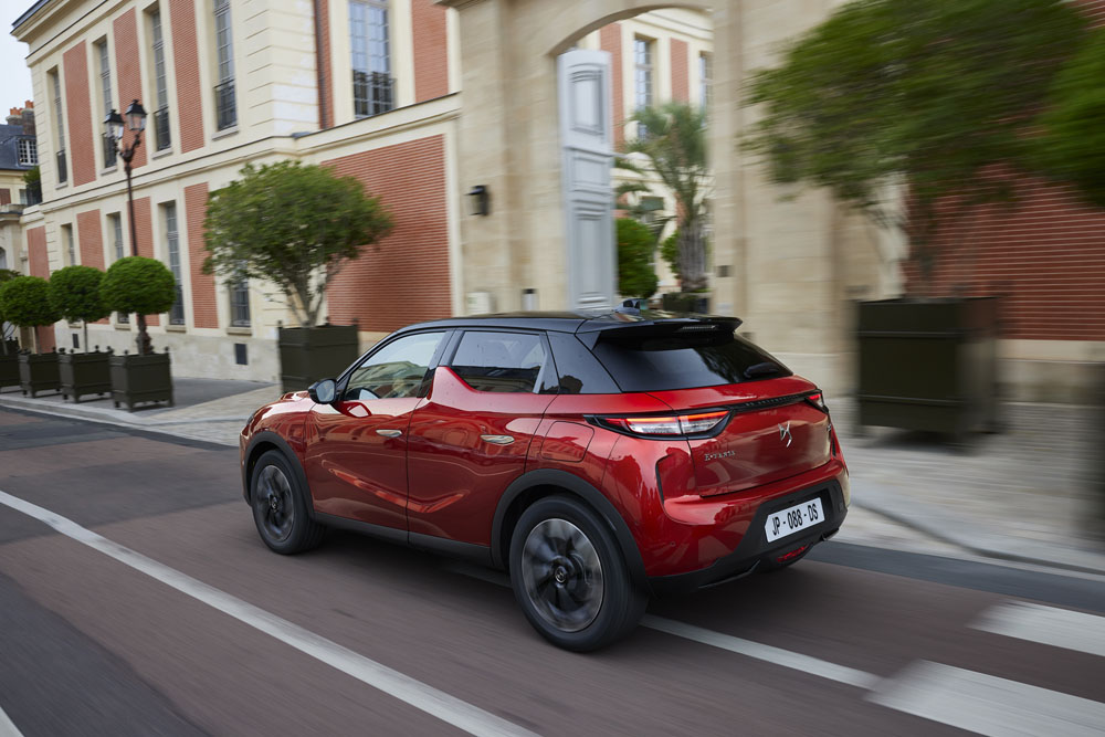 Más rendimiento eléctrico para el renovado DS 3, el SUV urbano más elegante 10 Motor16 DS 3 2022 6 Motor16