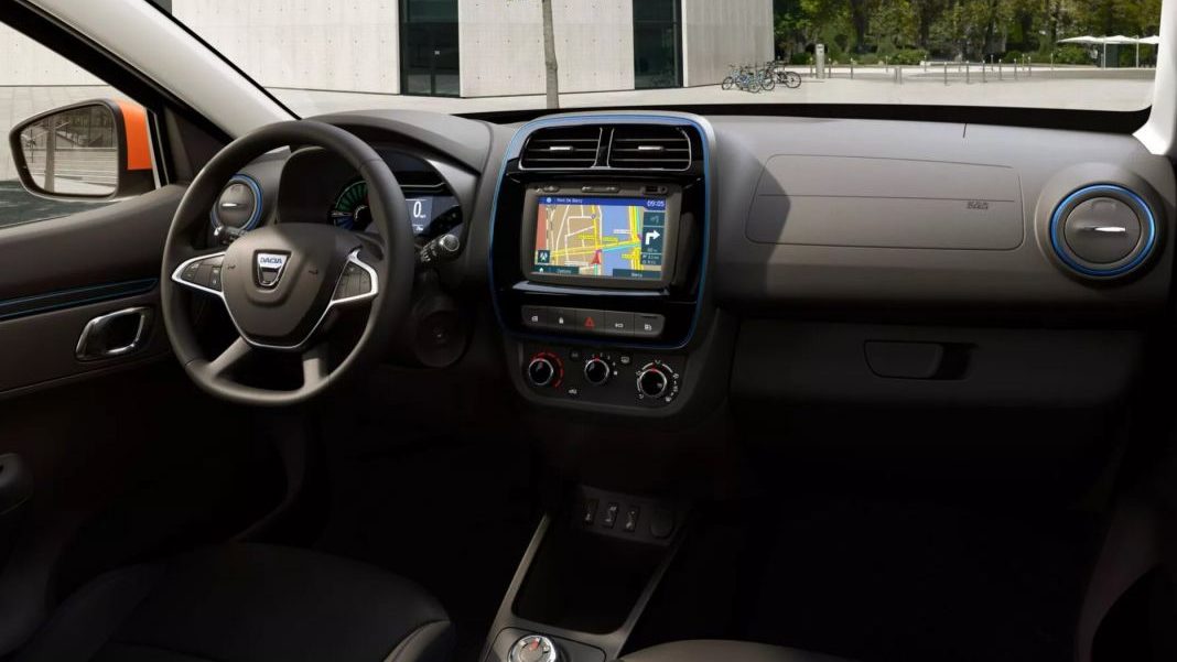 Trucos para que la pantalla de tu coche esté siempre limpia 165 Motor16 Dacia Spring interior