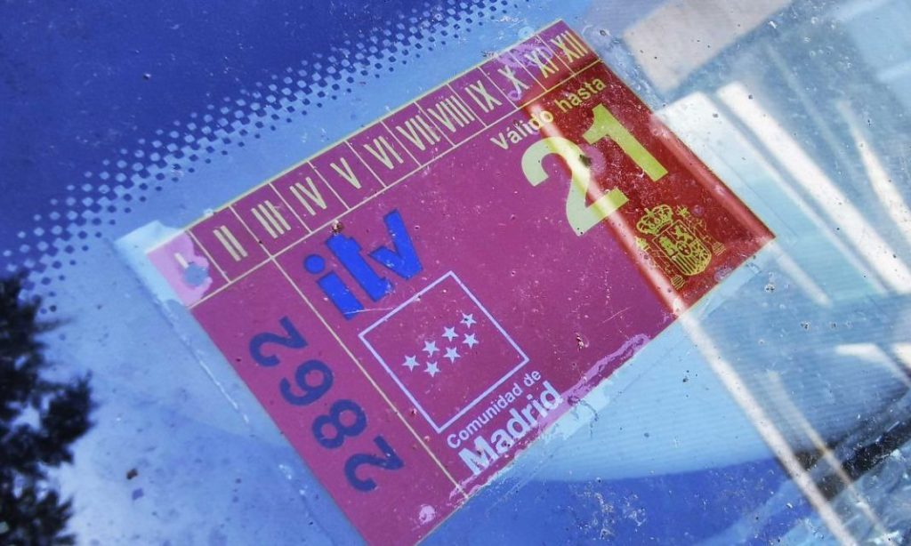 Esta es la razón por el que las pegatinas de la ITV son de colores 30 Motor16 pegatina