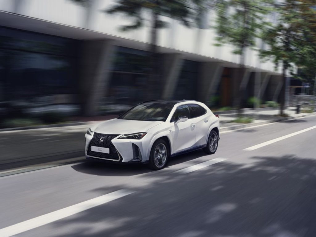 La cantante Joy Crookes, nueva cara del Lexus UX 1 Motor16 Lexus UX.