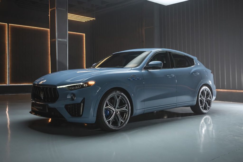 El Maserati de Jaime Lorente luve un color Blu Denim 