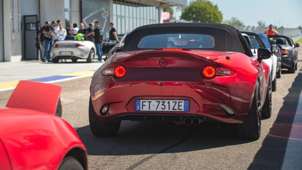 El Mazda MX-5 se apunta un récord Guinness 14 Motor16 Mazda MX 5 Guinness World Record 013 highres Motor16