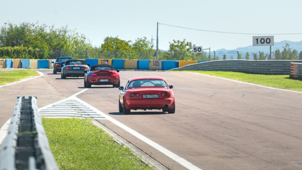 El Mazda MX-5 se apunta un récord Guinness 15 Motor16 Mazda MX 5 Guinness World Record 014 highres Motor16