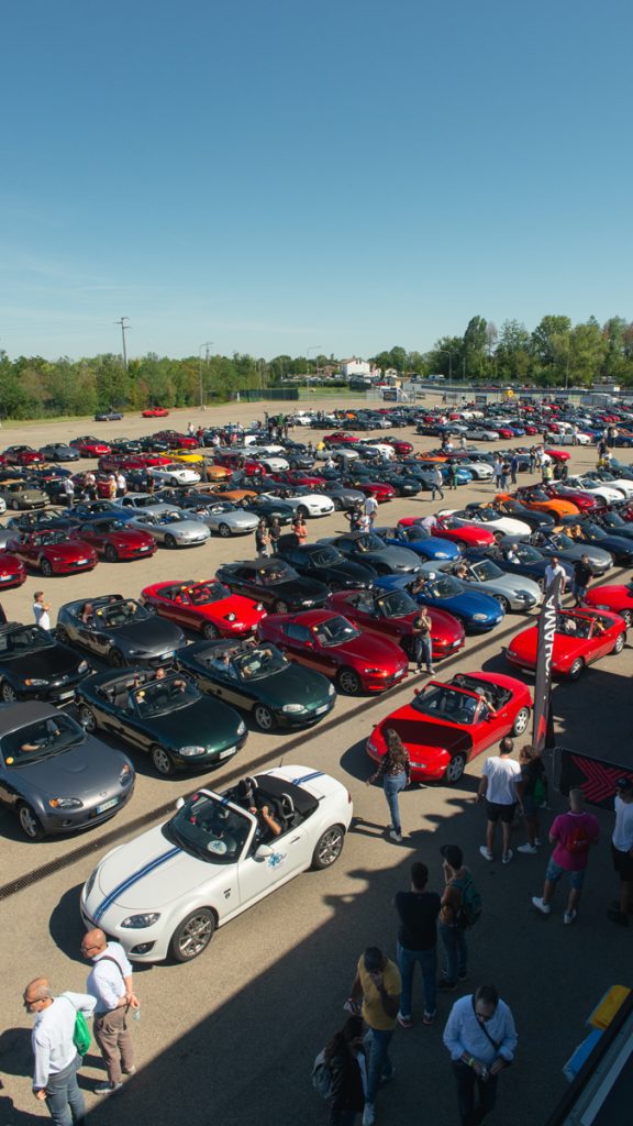 El Mazda MX-5 se apunta un récord Guinness 17 Motor16 Mazda MX 5 Guinness World Record 016 highres Motor16