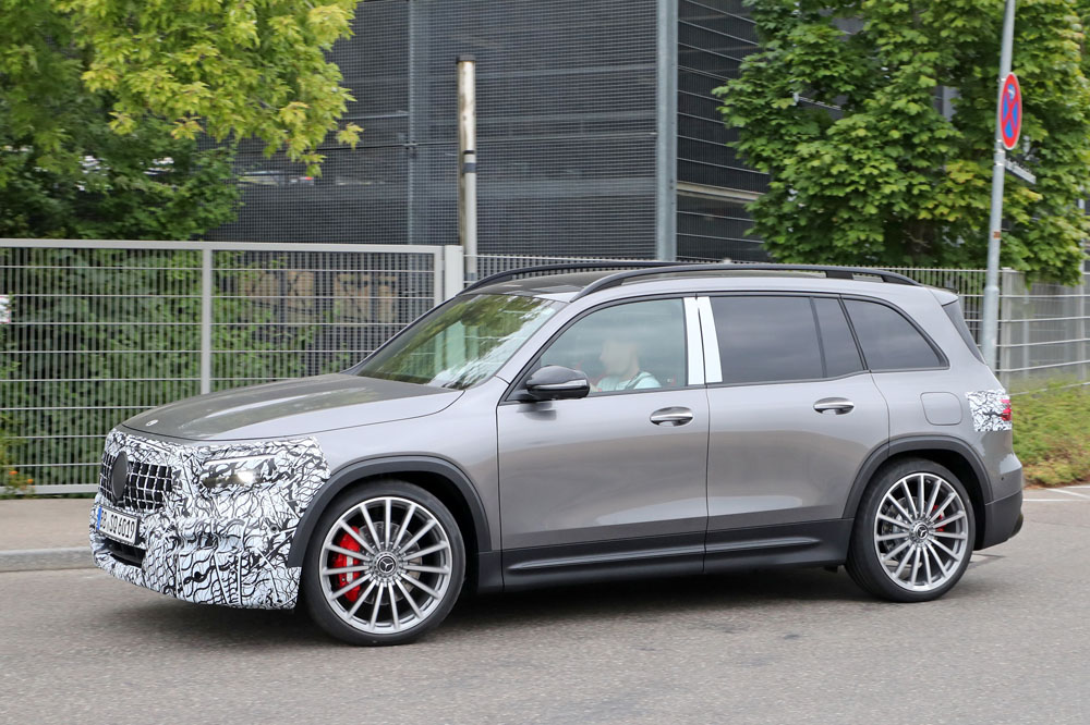Mercedes-AMG GLB 35: la versión deportiva también se actualiza 11 Motor16 Mercedes AMG GLB35 facelift 8 Motor16