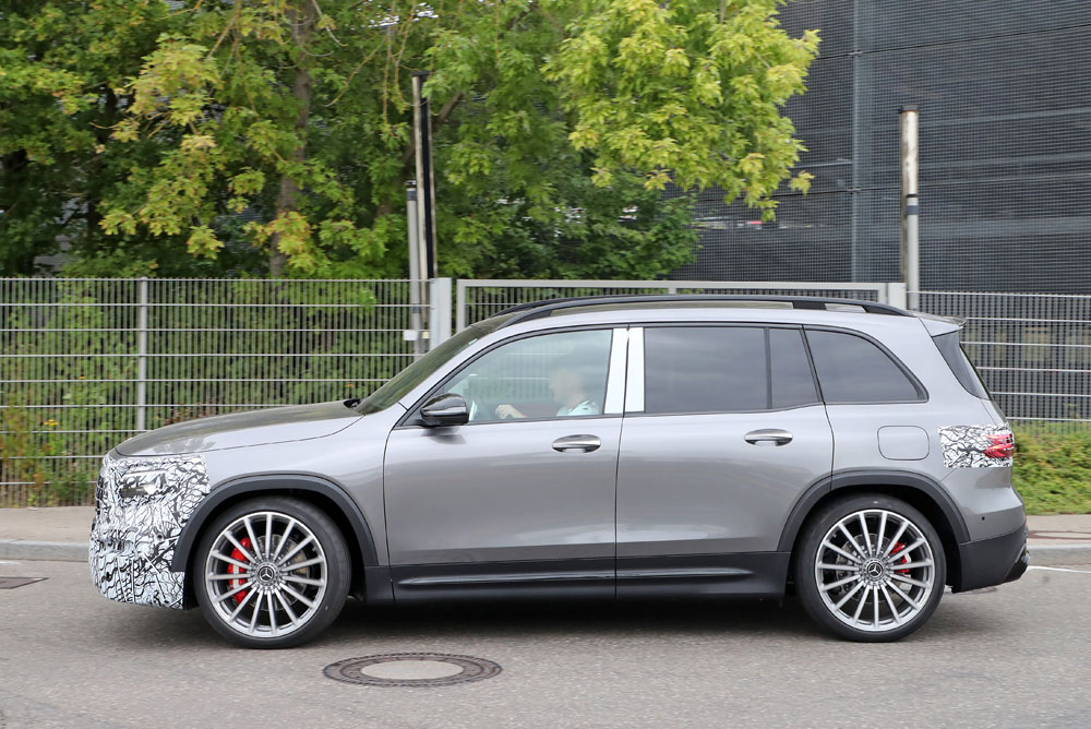 Mercedes-AMG GLB 35: la versión deportiva también se actualiza 3 Motor16 Mercedes AMG GLB35 facelift 9 Motor16