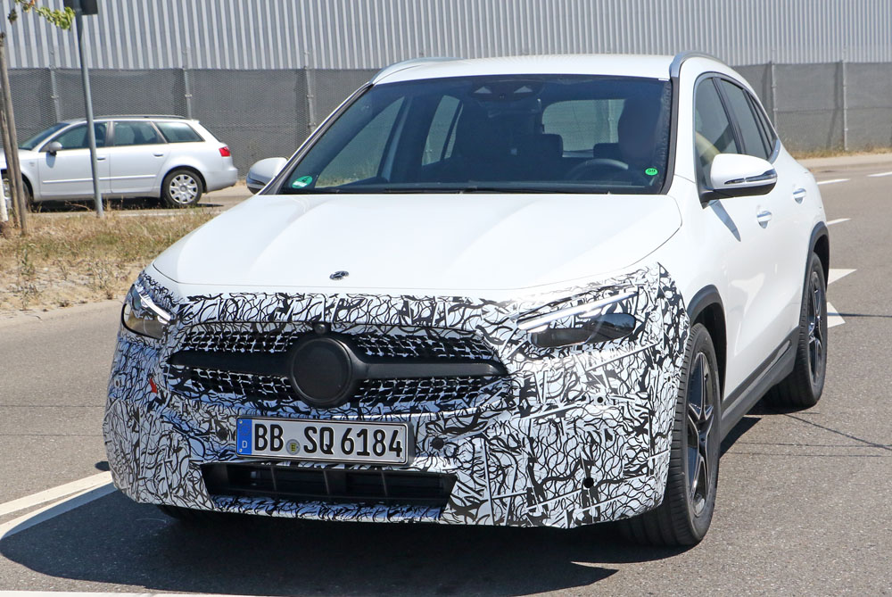 El futuro Mercedes GLA ya está en Nürburgring 20 Motor16 Mercedes GLA Facelift 18 1 Motor16