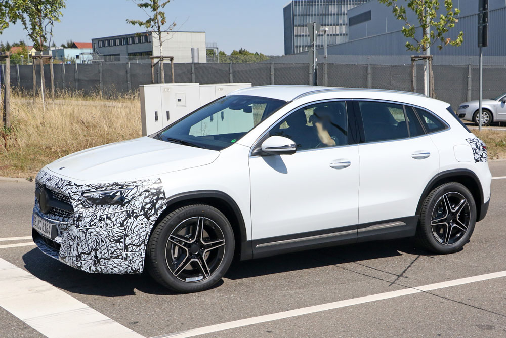 El futuro Mercedes GLA ya está en Nürburgring 22 Motor16 Mercedes GLA Facelift 20 1 Motor16