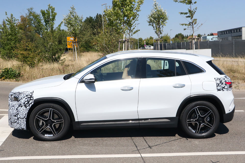 El futuro Mercedes GLA ya está en Nürburgring 23 Motor16 Mercedes GLA Facelift 21 1 Motor16