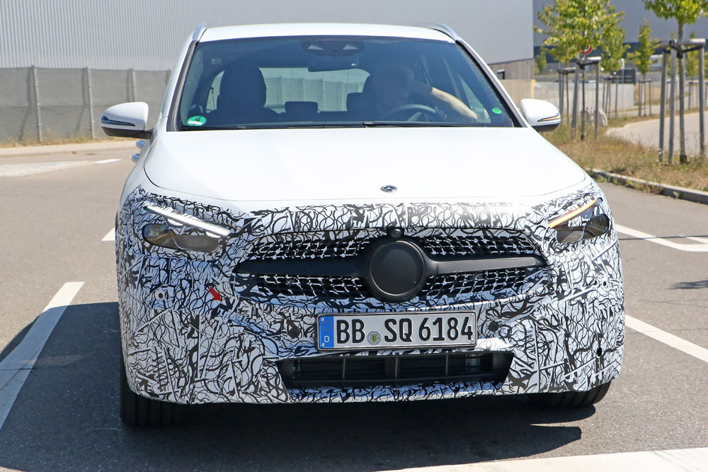 El futuro Mercedes GLA ya está en Nürburgring 27 Motor16 Mercedes GLA Facelift 25 1 Motor16