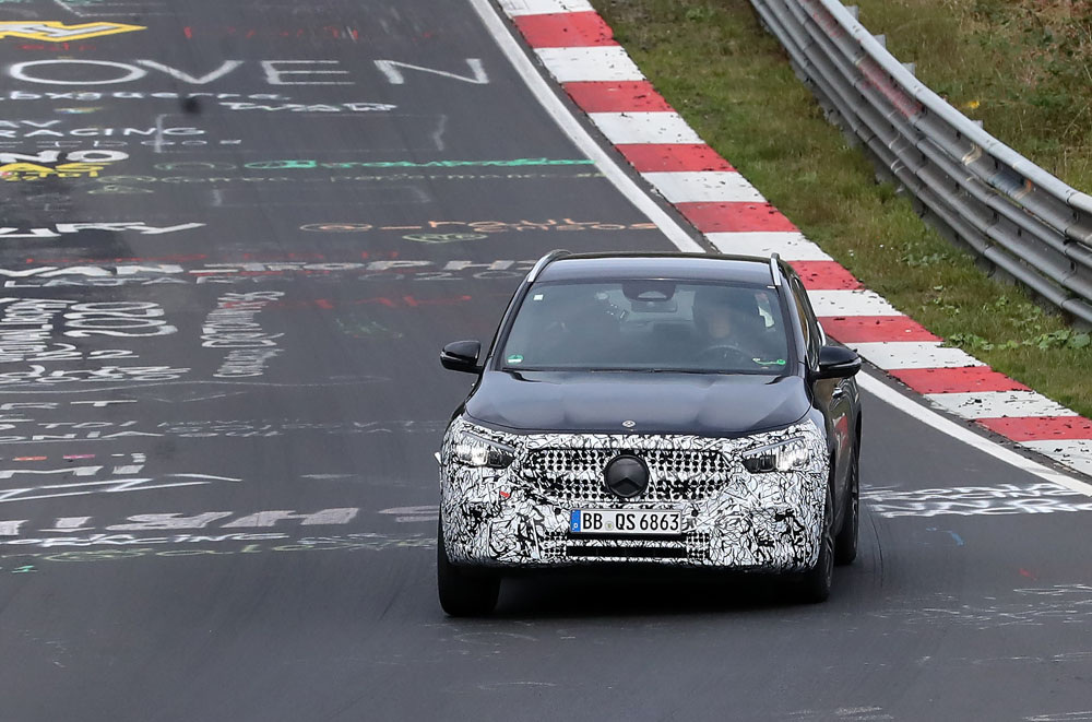 El futuro Mercedes GLA ya está en Nürburgring 3 Motor16 Mercedes GLA facelift 1 1 Motor16