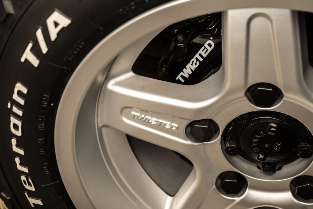 Aparecen 16 Land Rover Defender nuevos en un granero 11 Motor16 Motor16CopyofGFW 1757 Motor16