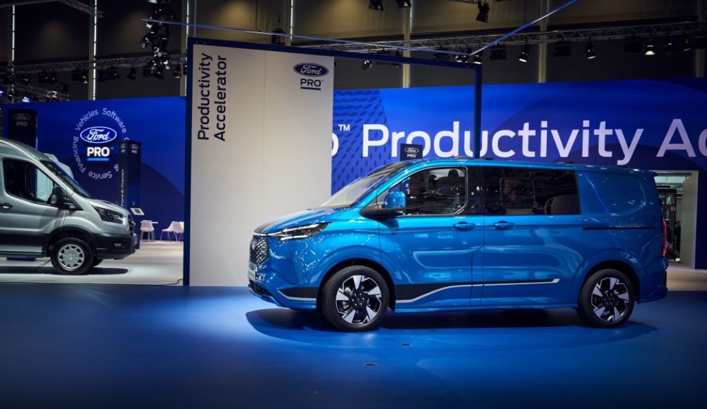 Nueva Ford Transit Custom con motores diésel, PHEV y EV 5 Motor16 Motor16Ford At IAA 2022 Ford e Transit 1 Motor16