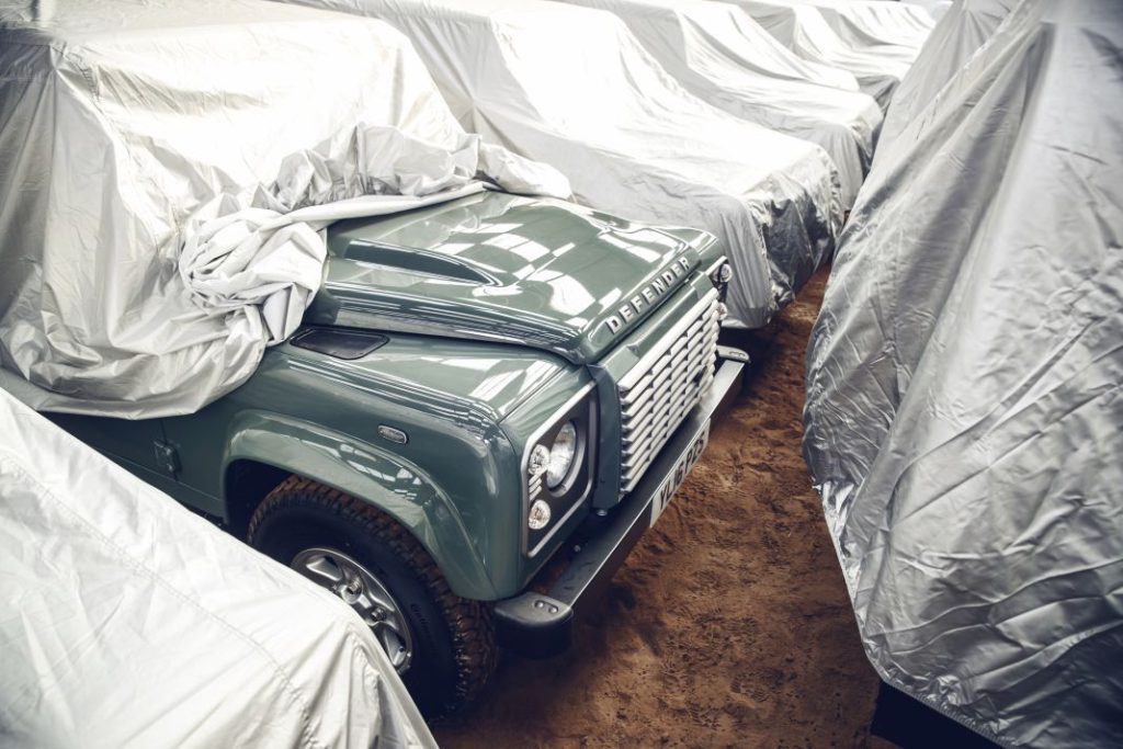 Aparecen 16 Land Rover Defender nuevos en un granero 7 Motor16 Motor16 W5I1949 1 Motor16