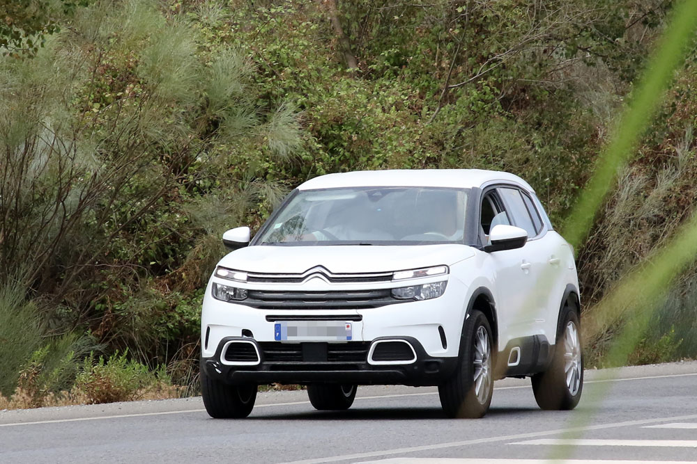 El futuro Peugeot 3008 rueda escondido en la carrocería de un Citroën C5 Aircross 4 Motor16 Peugeot 3008 mule 1 Motor16