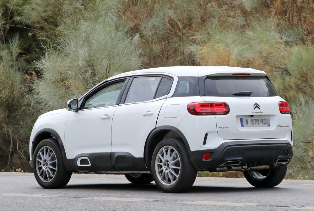 El futuro Peugeot 3008 rueda escondido en la carrocería de un Citroën C5 Aircross 13 Motor16 Peugeot 3008 mule 10 Motor16