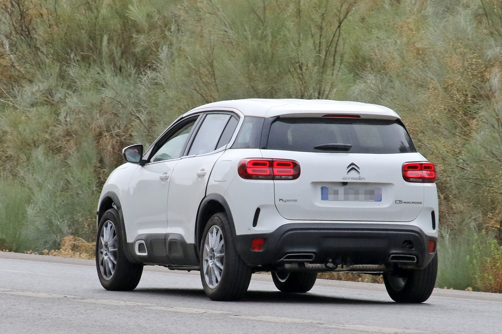El futuro Peugeot 3008 rueda escondido en la carrocería de un Citroën C5 Aircross 16 Motor16 Peugeot 3008 mule 13 Motor16