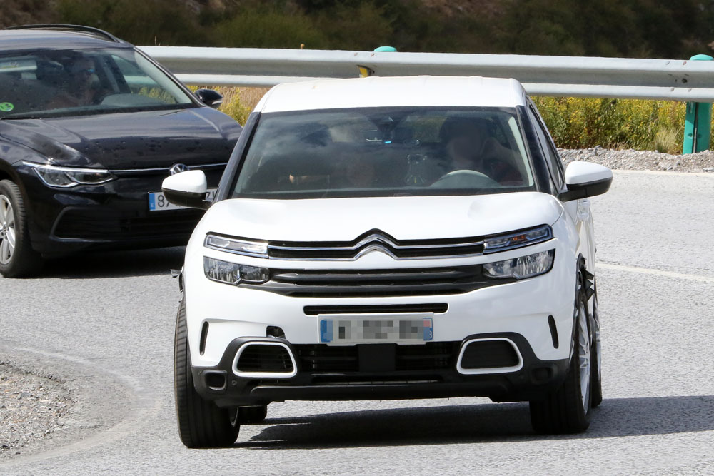 El futuro Peugeot 3008 rueda escondido en la carrocería de un Citroën C5 Aircross 2 Motor16 Peugeot 3008