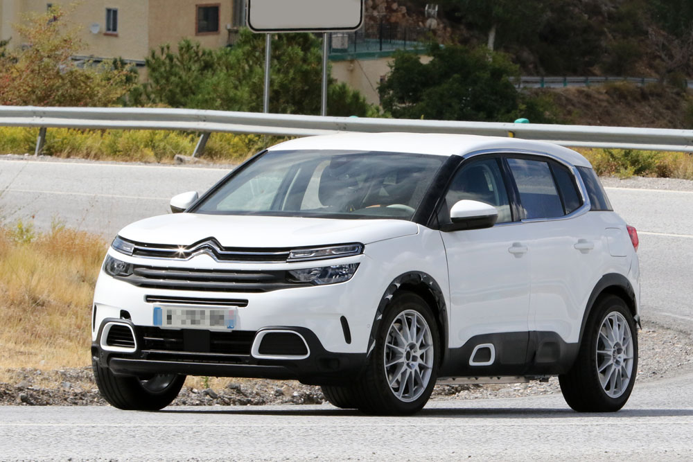 El futuro Peugeot 3008 rueda escondido en la carrocería de un Citroën C5 Aircross 18 Motor16 Peugeot 3008 mule 15 Motor16