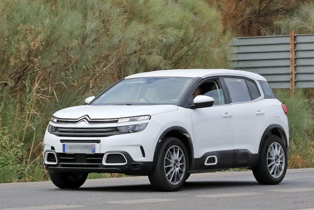 El futuro Peugeot 3008 rueda escondido en la carrocería de un Citroën C5 Aircross 6 Motor16 Peugeot 3008 mule 3 Motor16