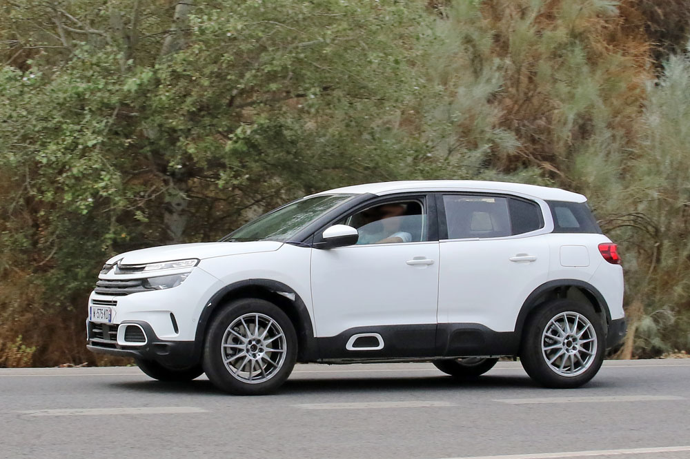El futuro Peugeot 3008 rueda escondido en la carrocería de un Citroën C5 Aircross 8 Motor16 Peugeot 3008 mule 5 Motor16