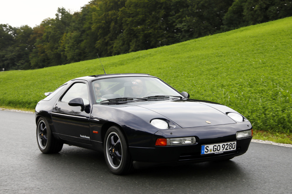 Porsche 928 color parachoques Motor16