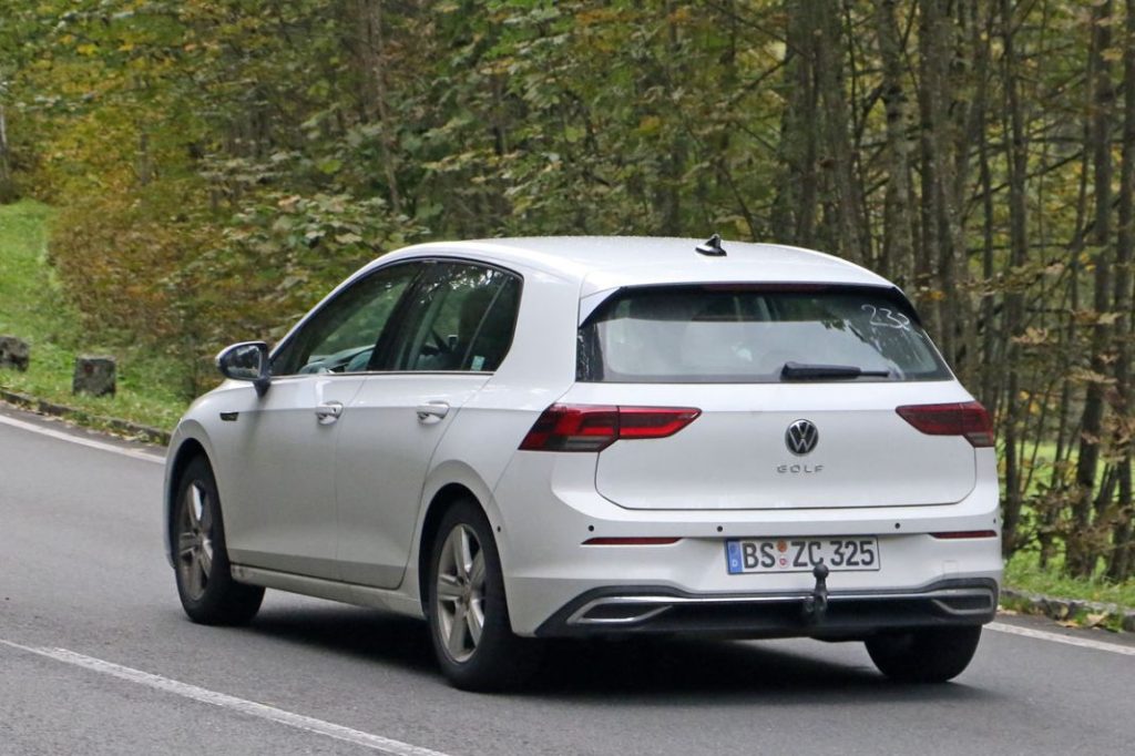 VW Golf facelift mule 9 Motor16