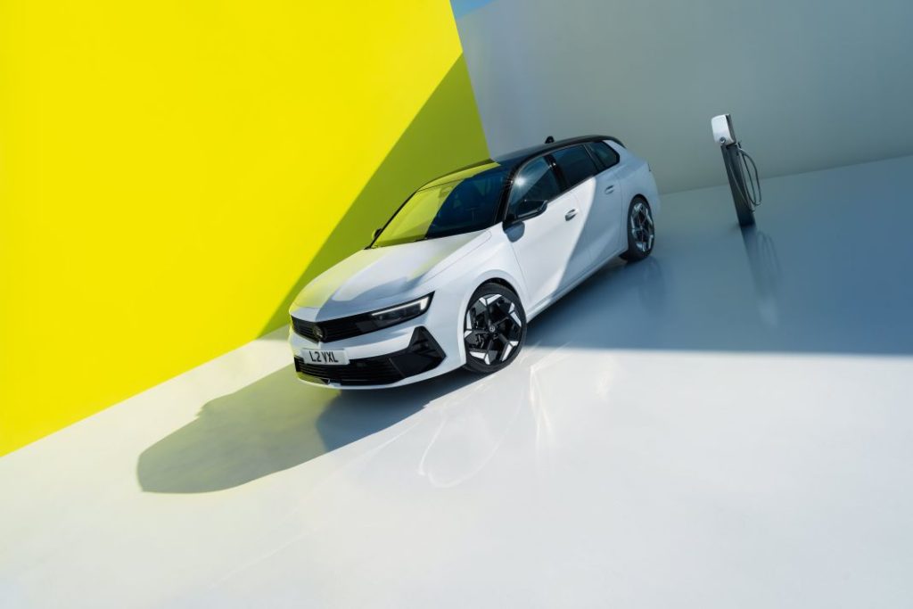 Opel lanza las nuevas variantes electrificadas sport GSe 5 Motor16 VauxhallannouncesAstraGSeandAstraSportsTourerGSe2809225 1 Motor16