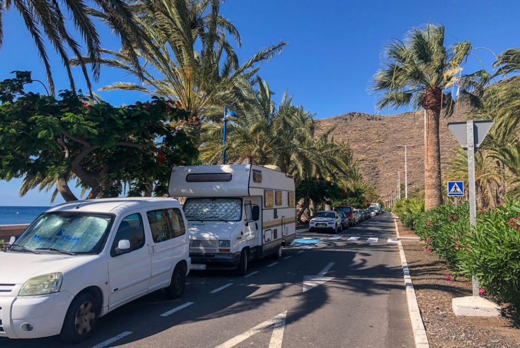 La multa de la DGT por aparcar tu caravana en la calle 120 Motor16 dgt